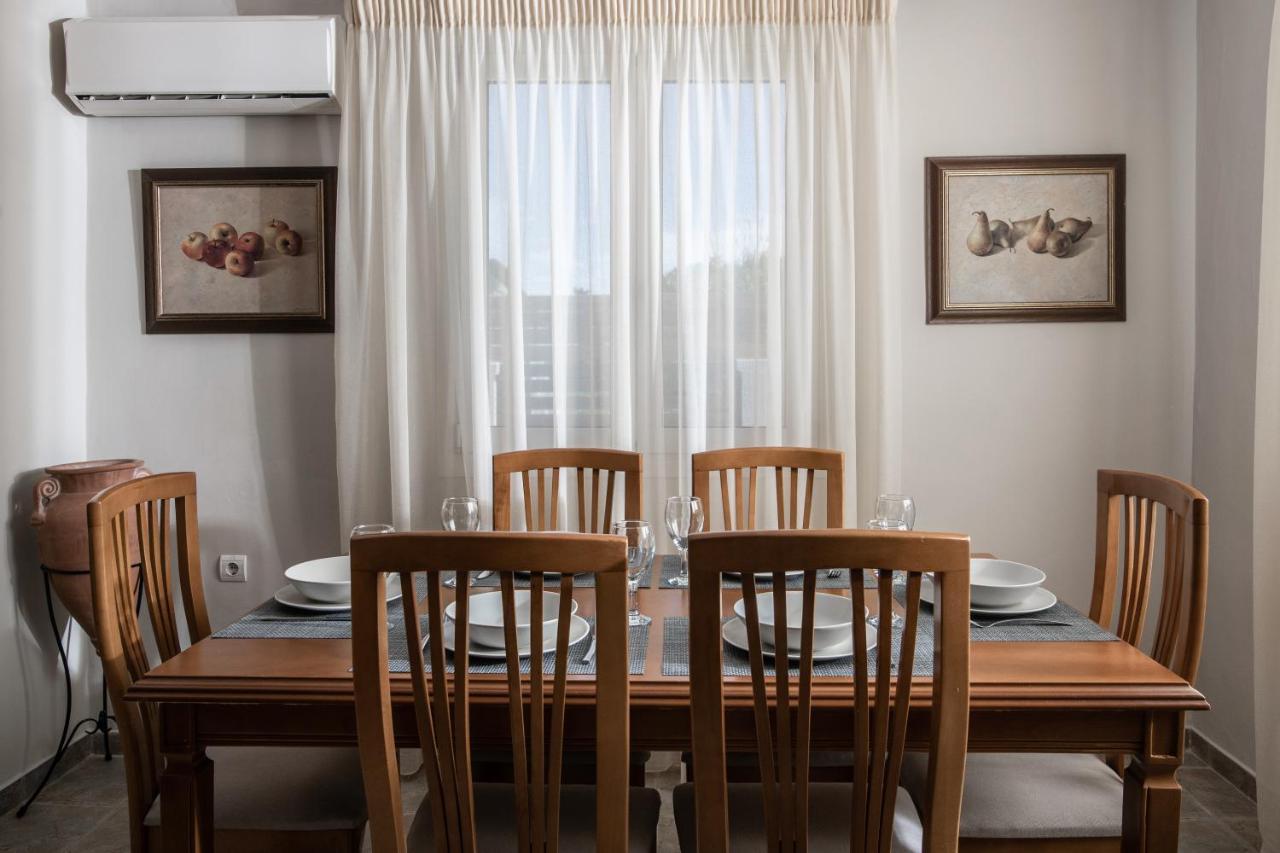 Elizabeth - Seafront Classic Villa! Argassi