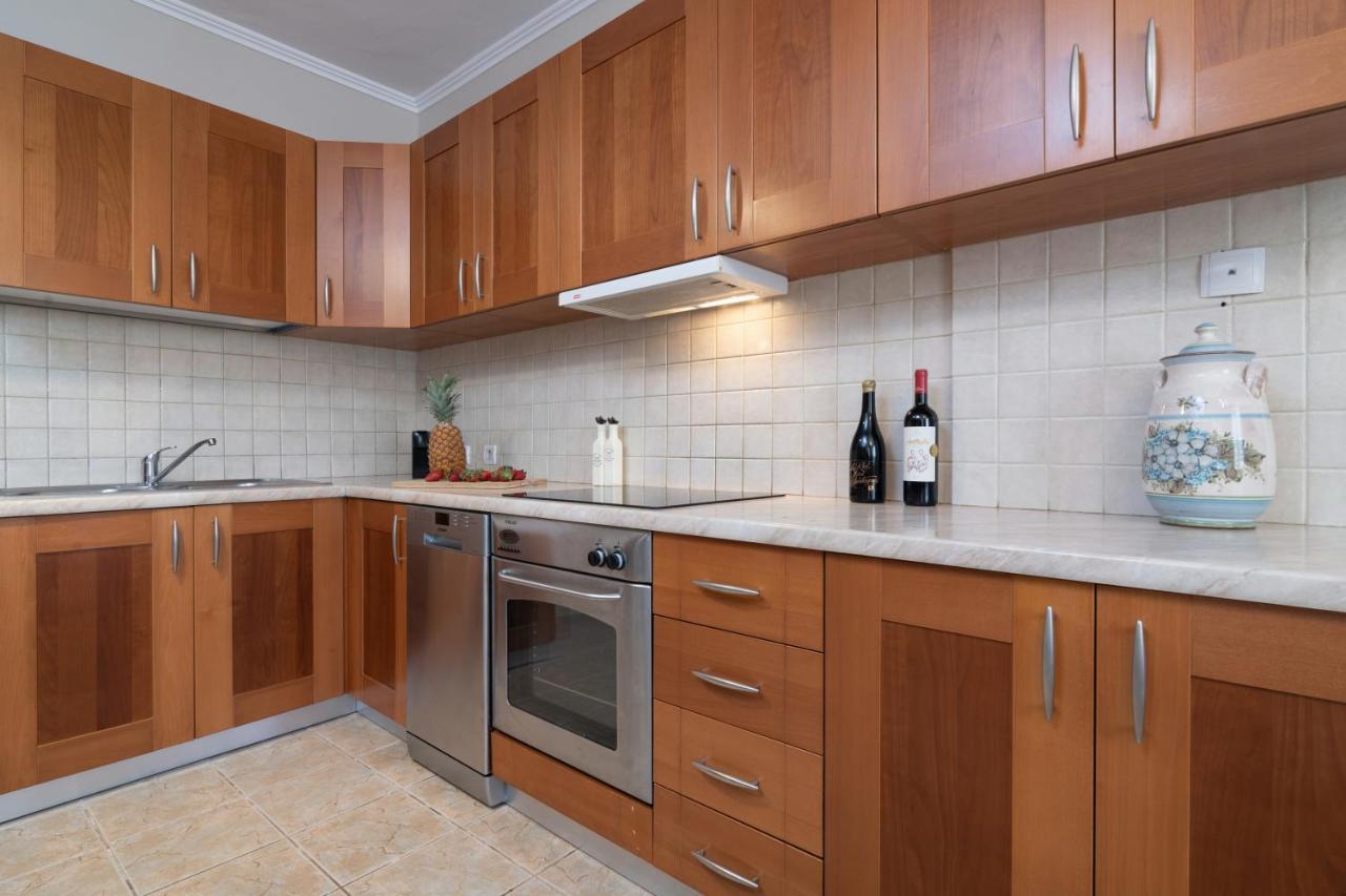 Elizabeth - Seafront Classic Villa! Villa *