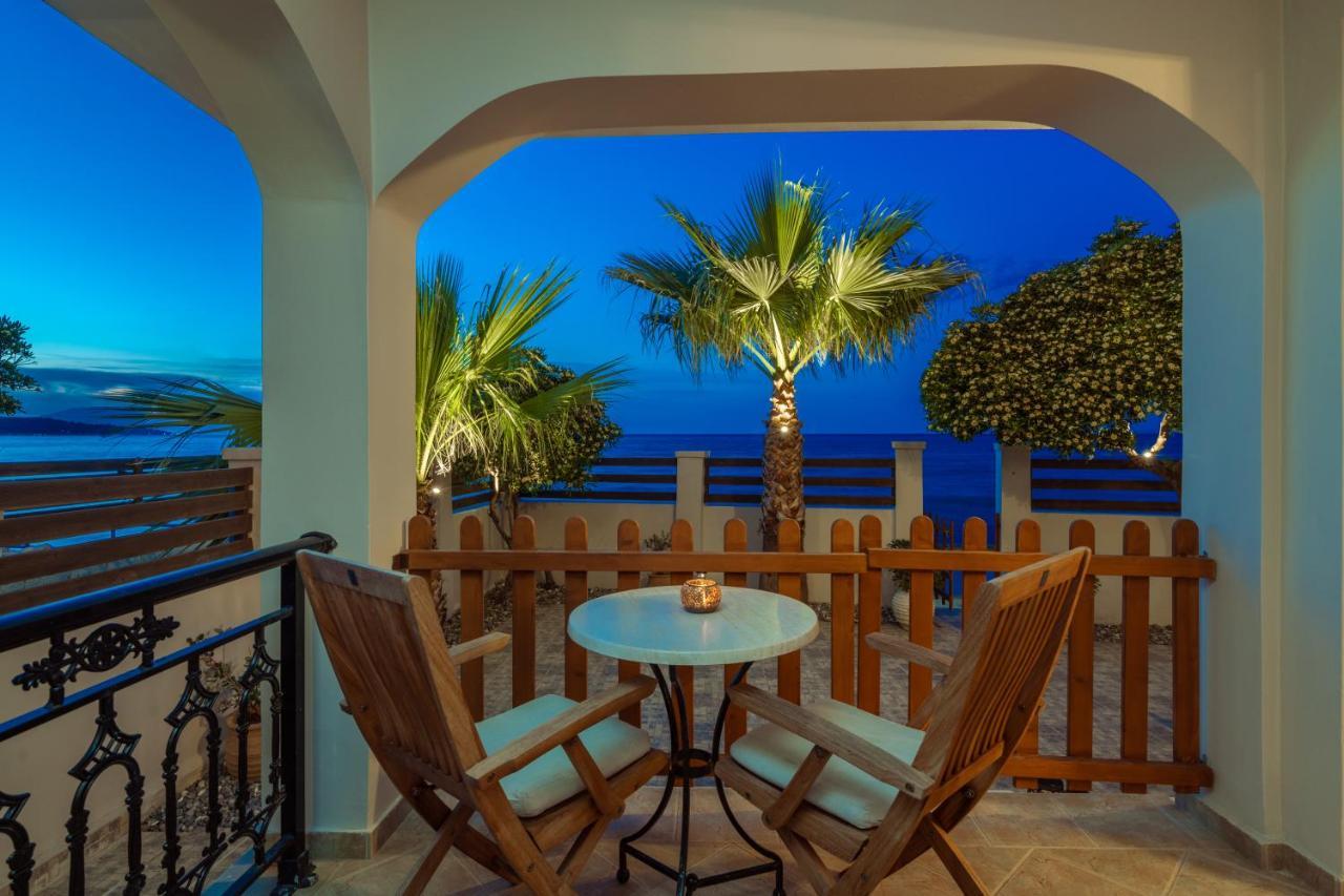 Elizabeth - Seafront Classic Villa! * Argassi
